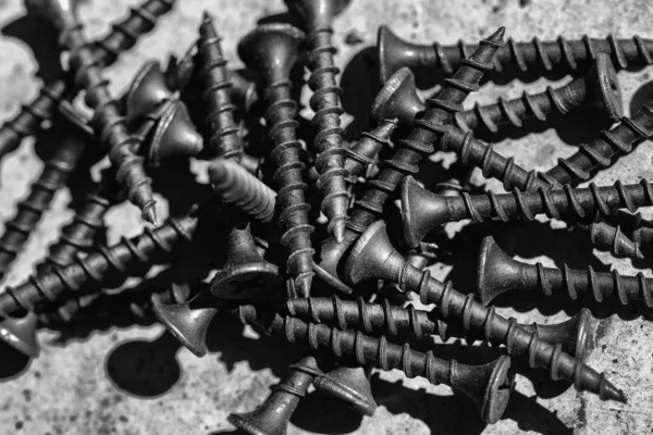 Pile of Black Wood Screws in Macro Closeup — Stock Photo, Image