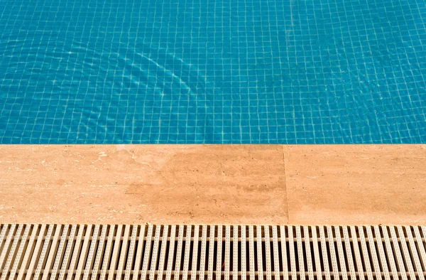 Borde de una piscina — Foto de Stock