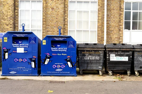 Reciclagem de caixas em Silver End Essex Inglaterra — Fotografia de Stock
