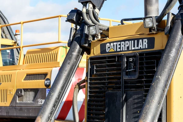 Caterpillar Bulldozer Dozer máquina amarela estacionada — Fotografia de Stock