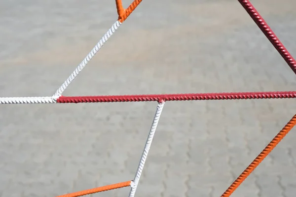 Barandillas metálicas multicolores Formas geométricas — Foto de Stock