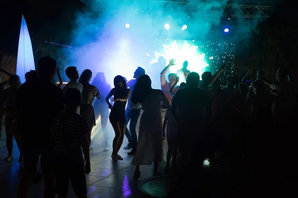 Rosyjski turyści taniec nocny — Zdjęcie stockowe