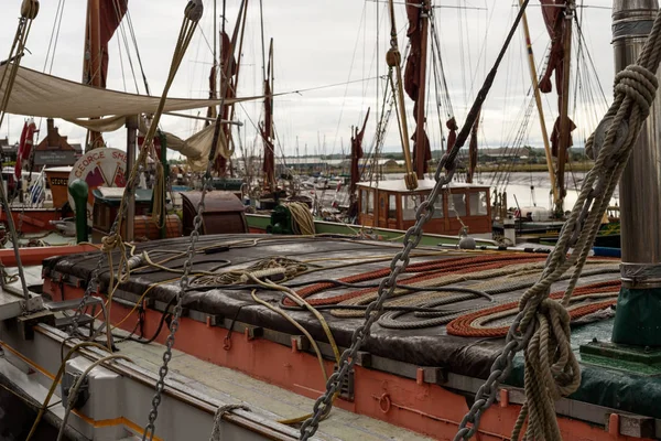 Afgemeerde jachten bij Maldon Estuary — Stockfoto