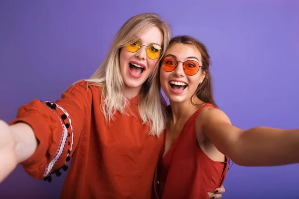 Estudio Estilo Vida Retrato Dos Mejores Amigos Chicas Hipster Con — Foto de Stock