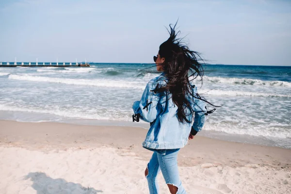 Mulher Liberdade Felicidade Livre Bem Aventurança Praia Sorrindo Modelo Feminino — Fotografia de Stock