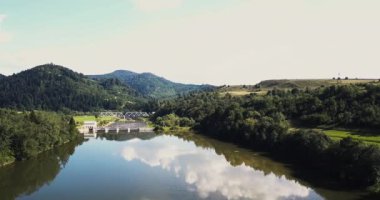 Hava, Dağ Kartaca Ormanı nehir manzarası