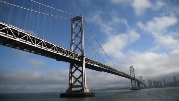 Sanfranciská Zlatá brána Bridge, pohled z Plachetní lodi — Stock video