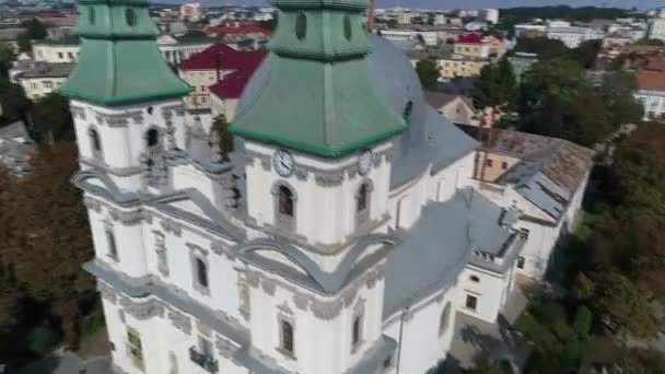 Luchtfoto kathedraal, lake, kade Ternopil, Oekraïne — Stockvideo