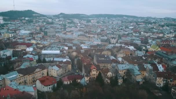 Vista aérea de Lviv y Citadel Inn Hotel Resort — Vídeos de Stock