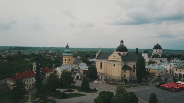 Вид сверху, Старый польский замок в Жовкве, Украина — стоковое видео