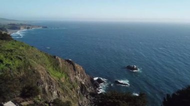 Hava manzaralı Amerika okyanus kenarındaki güzel uçurumlar