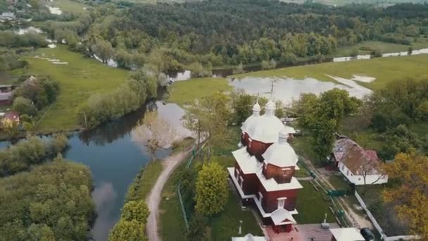 Aero, παλαιά ξύλινη Ουκρανική Ορθόδοξη εκκλησία — Αρχείο Βίντεο