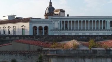 Aero saldırısı, eski bir İtalyan şehri.