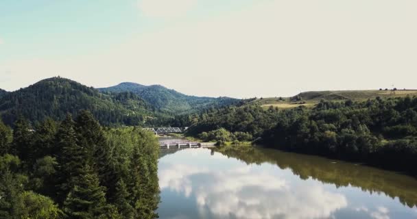 空中、山地、卡特兰森林河流景观 — 图库视频影像