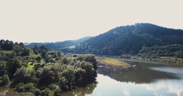 空中、山地、卡特兰森林河流景观 — 图库视频影像