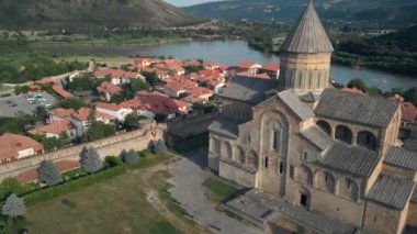 Mtskheta, Gürcistan 'daki Svetitskhoveli Ortodoks Katedrali. Zodiac duvar resimli kilise.