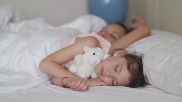 Yatakta Uyuyan Bebek Telifsiz Videolar Stok Video Yatakta Uyuyan Bebek Cekimler Depositphotos Dan Indirin Yatakta Uyuyan Bebek Telifsiz Videolar Stok Video Yatakta Uyuyan Bebek Cekimler Depositphotos Dan Indirin