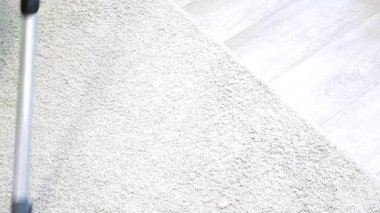 Evde Elektrikli Süpürge ile Halı Temizliği