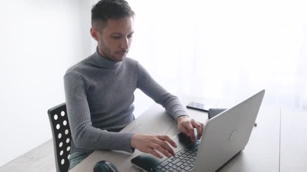 Paying with a credit-card online, shopping. Male hands with credit card during shopping through Internet. Computer keyboard. Businessman made an electronic payment. — Stock Video