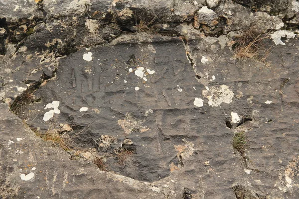 Eski duvarda eski yazılar
