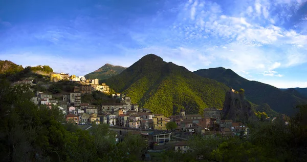 Panorama Von Orsomarso Italien Kalabrien Pollino Park lizenzfreie Stockfotos