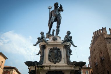 Neptün Çeşmesi olarak piazza del nettuno Bologna, İtalya