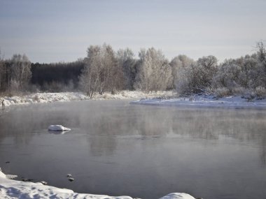 Kış ve dönen sis Nehri
