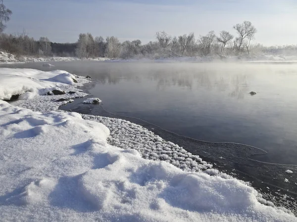 Rivière Hiver Brouillard Tourbillonnant — Photo