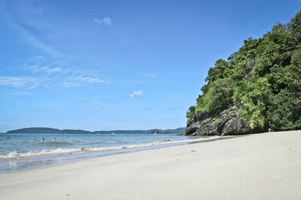 Hermosa Costa Tropical Tailandia Con Vistas Playa Mar Azul Krabi —  Fotos de Stock