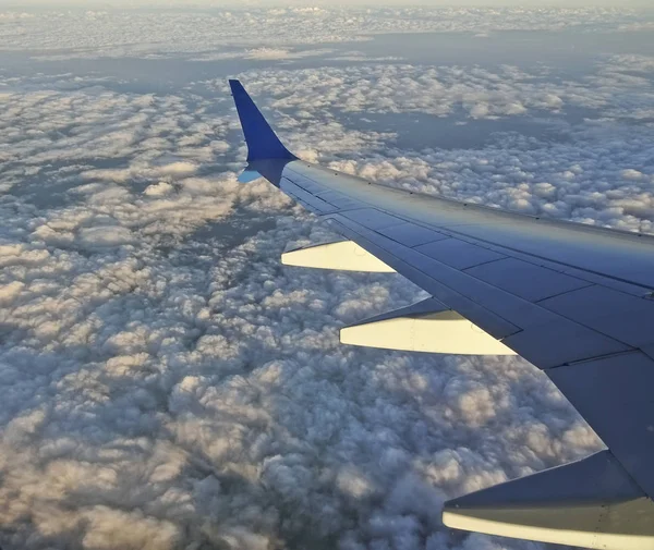 View Airplane Porthole Wing Flying Clouds Aerial Cloud Landscape — Stock Photo, Image