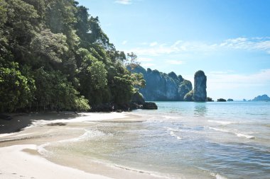 Plaja azur bakan Tayland güzel tropik sahil