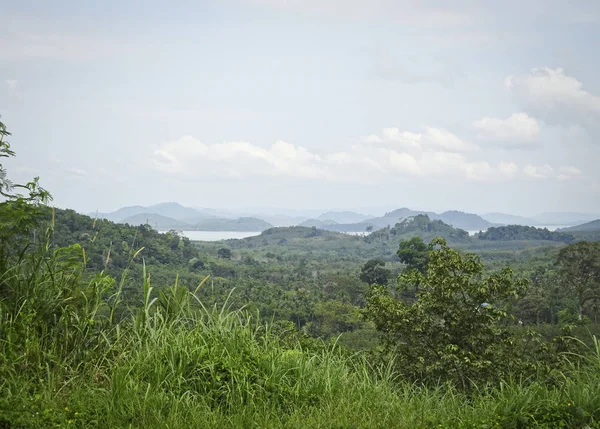 Vista Río Tranquilo Poderoso Que Fluye Entre Montañas Bajas Río — Foto de Stock