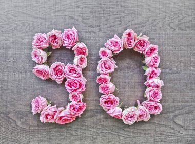 Koyu ahşap arka planda pembe gül Vintage sayısı-Tebrikler, kartpostallar, Web siteleri, tasarım, baskı