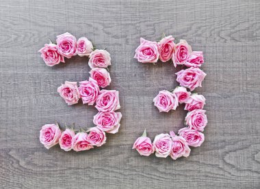 Koyu ahşap arka planda pembe gül Vintage sayısı-Tebrikler, kartpostallar, Web siteleri, tasarım, baskı