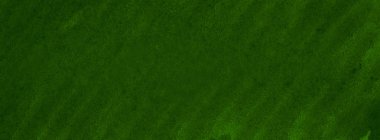 Yırtık darbeler ve çizgiler ile koyu yeşil suluboya çerçeve. Tasarım, düzenler ve desenler için soyut arka plan. Metin için kopyalama alanı ile.