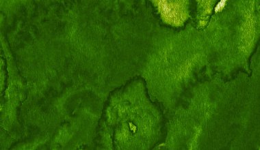 Yırtık darbeler ve çizgiler ile koyu yeşil suluboya çerçeve. Tasarım, düzenler ve desenler için soyut arka plan. Metin için kopyalama alanı ile.