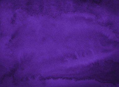 Yırtık vuruş ve düzensiz boşanmalar ile koyu zengin mor suluboya arka plan. Tasarım, düzenler ve desenler için soyut arka plan.