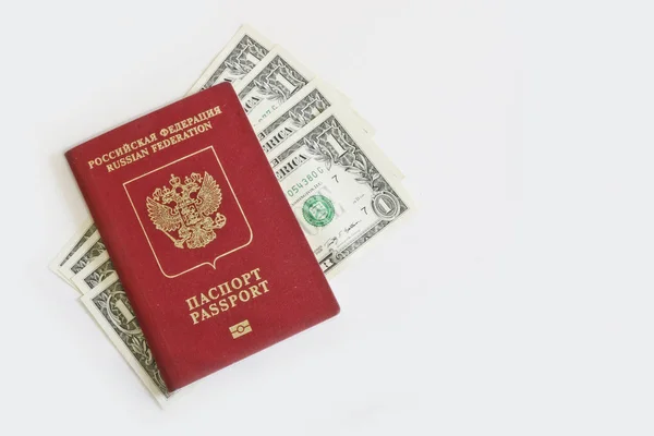 Российский Заграничный Паспорт Лежит Поверх Долларовых Купюр Светлом Фоне Путешествие — стоковое фото
