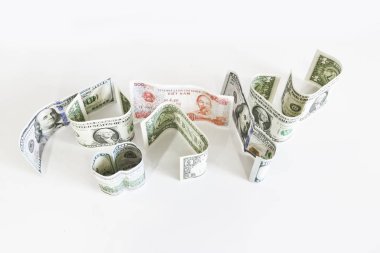 Amerikan para birimi - bir dolar ve yüz dolarlık banknotlar ve Vietnam 500 dong hafif bir yüzey üzerinde.