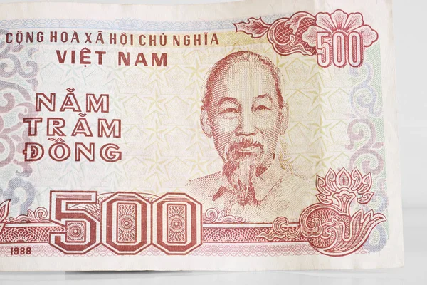 ベトナムの通貨 500ベトナムのドンはわずかにこぎ打ちされています — ストック写真