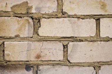 Eski tuğla duvar kapanıyor. Harap tuğlalardan soyut arkaplan.