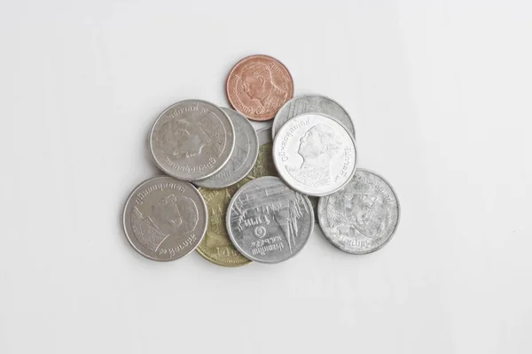 コイン 白い背景にタイバーツ タイ通貨 — ストック写真