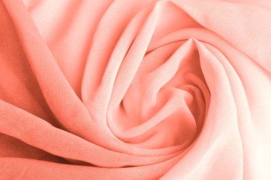 Mercan pembesi hassas kumaş örtülmüş ve döndürülmüş. Yakın çekim..