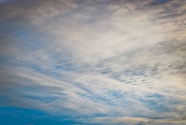 Siren Bulutlarıyla Akşam Gökyüzü Doğal Arka Plan Bulutların Dokusu — Stok fotoğraf