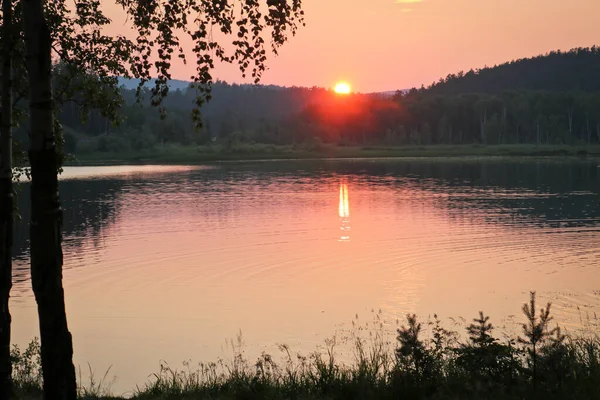 Sonnenuntergang Auf Einem Breiten Fluss Pastellfarbener Sonnenuntergang Sommerlandschaft — Stockfoto