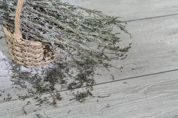 Lavanda Seca Cesto Mesa Cinza Foto — Fotografia de Stock