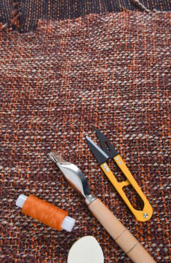 Dikiş Araçları ve dikiş malzemeleri, oluşturma yeni bir moda aksesuarları.