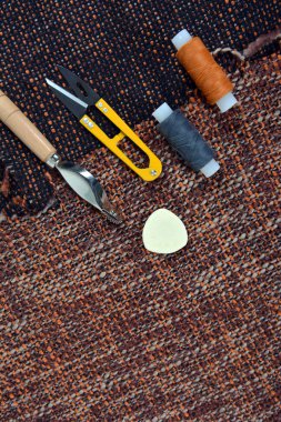 Dikiş Araçları ve dikiş malzemeleri, oluşturma yeni bir moda aksesuarları.