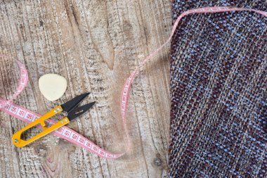 Dikiş Araçları ve dikiş malzemeleri, oluşturma yeni bir moda aksesuarları.