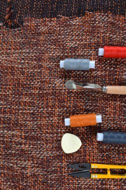 Dikiş Araçları ve dikiş malzemeleri, oluşturma yeni bir moda aksesuarları.